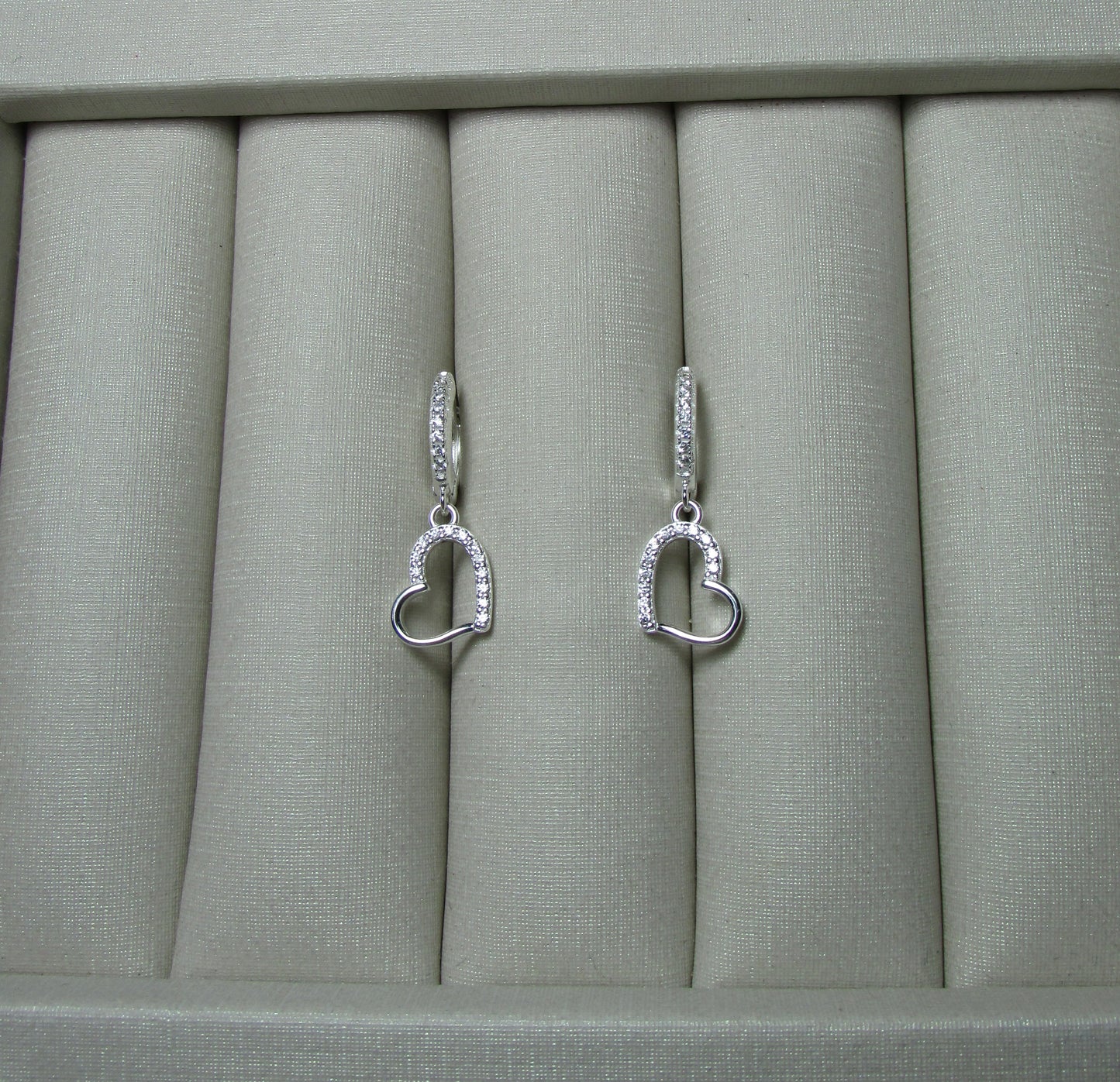 Brinco Argola Click Cravejada Pendente Coração Vazado