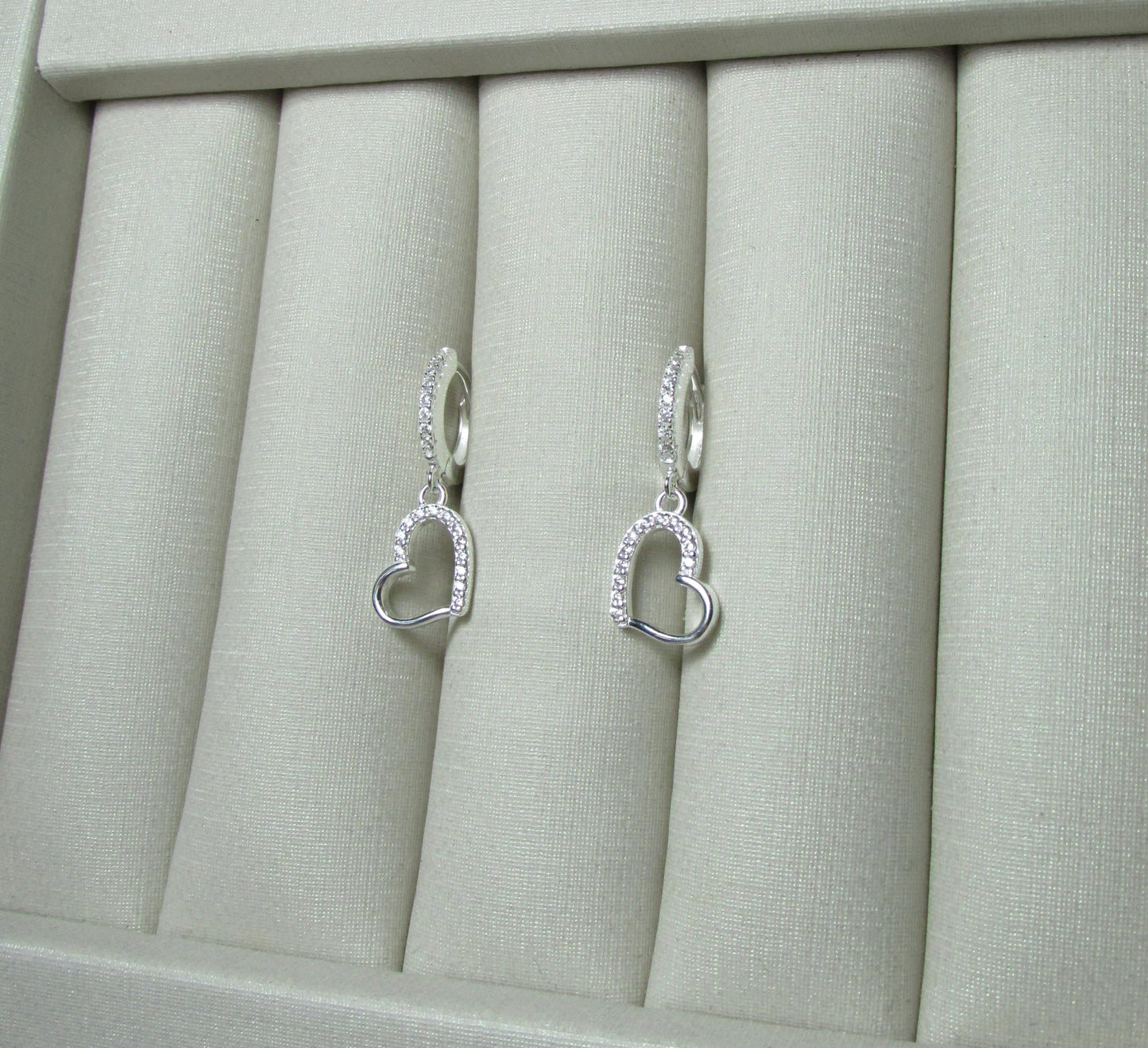 Brinco Argola Click Cravejada Pendente Coração Vazado