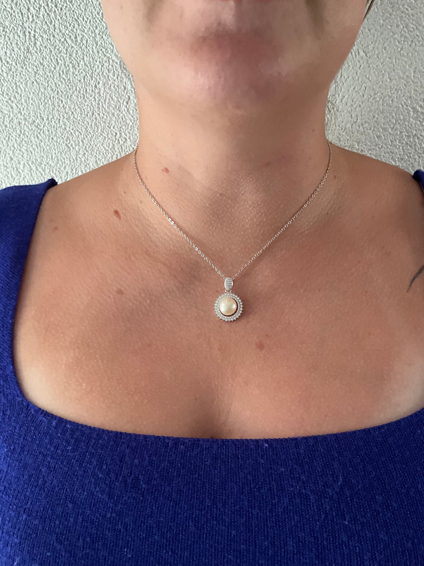 Colar Pingente Pérola com Lateral Cravejada
