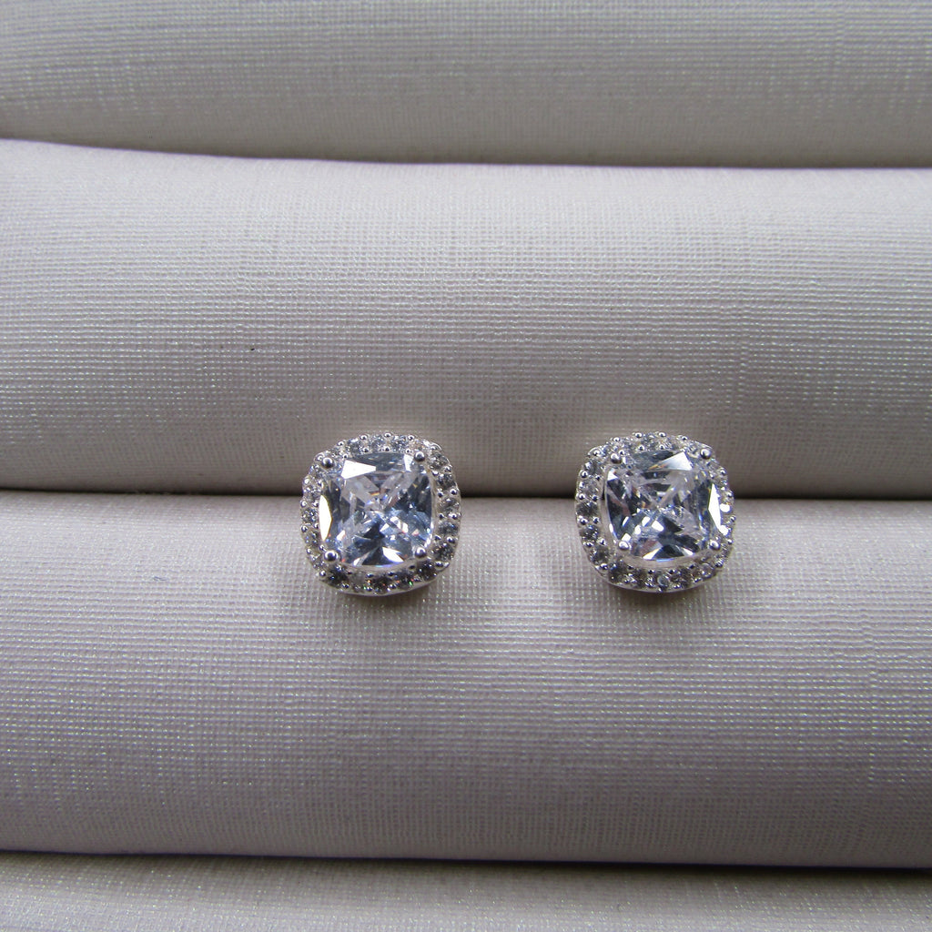 Brinco Quadrado Zirconia Lateral Cravejada
