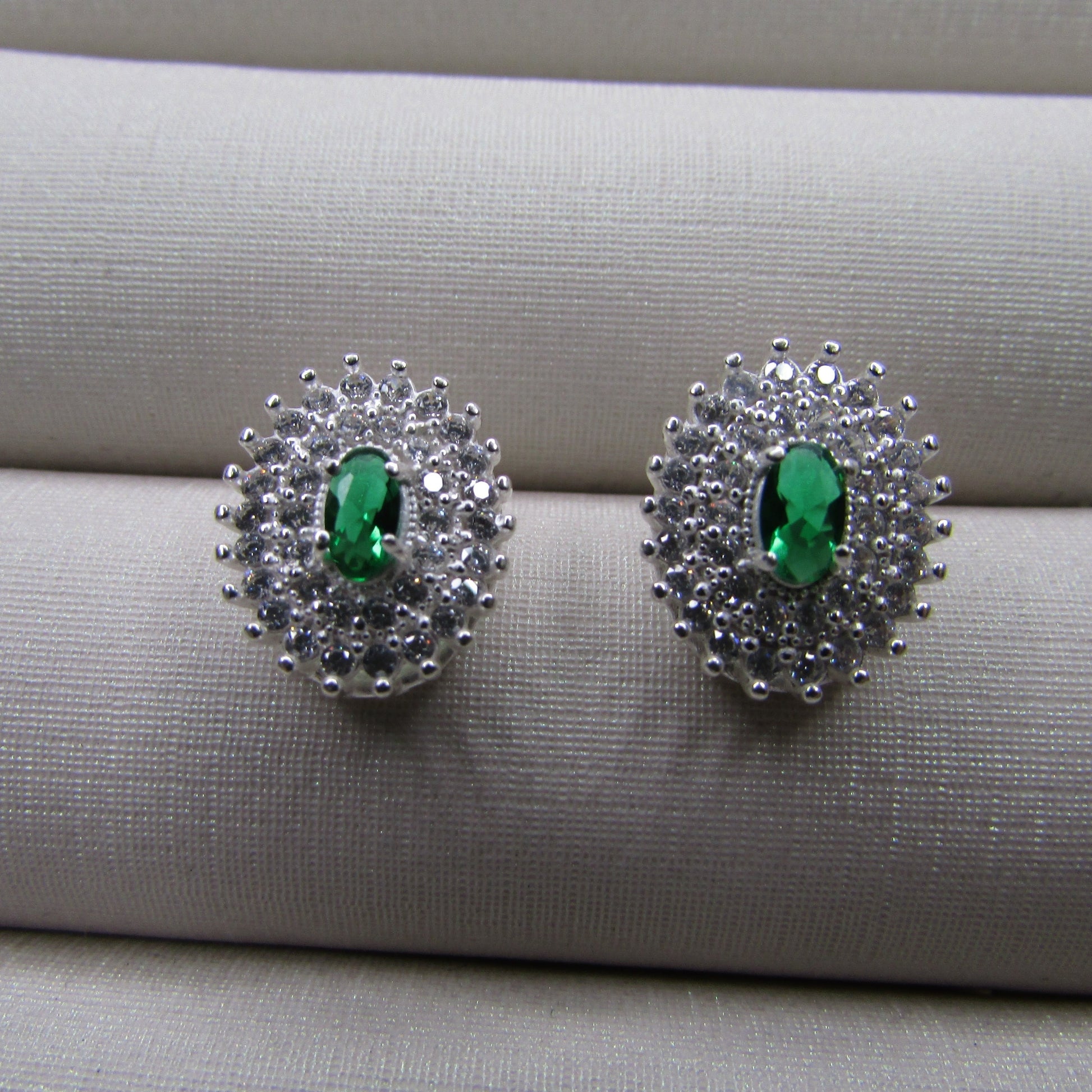 Brinco Redondo Luxo Zirconia Verde