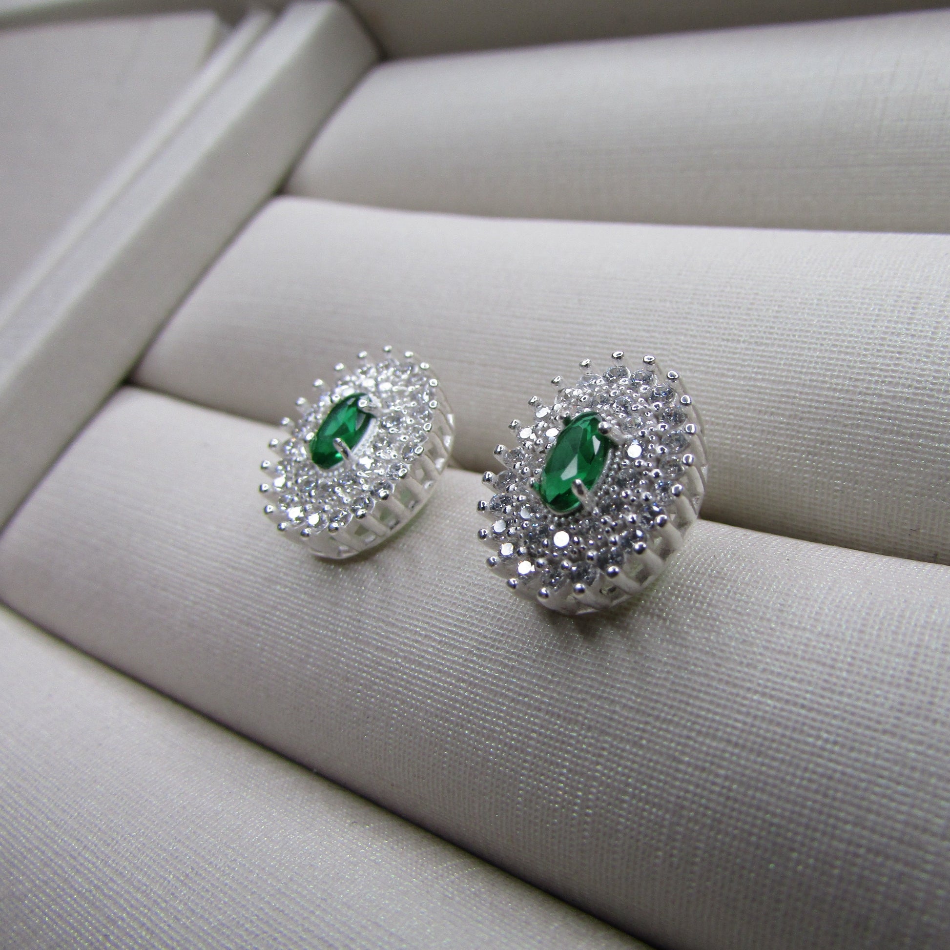 Brinco Redondo Luxo Zirconia Verde