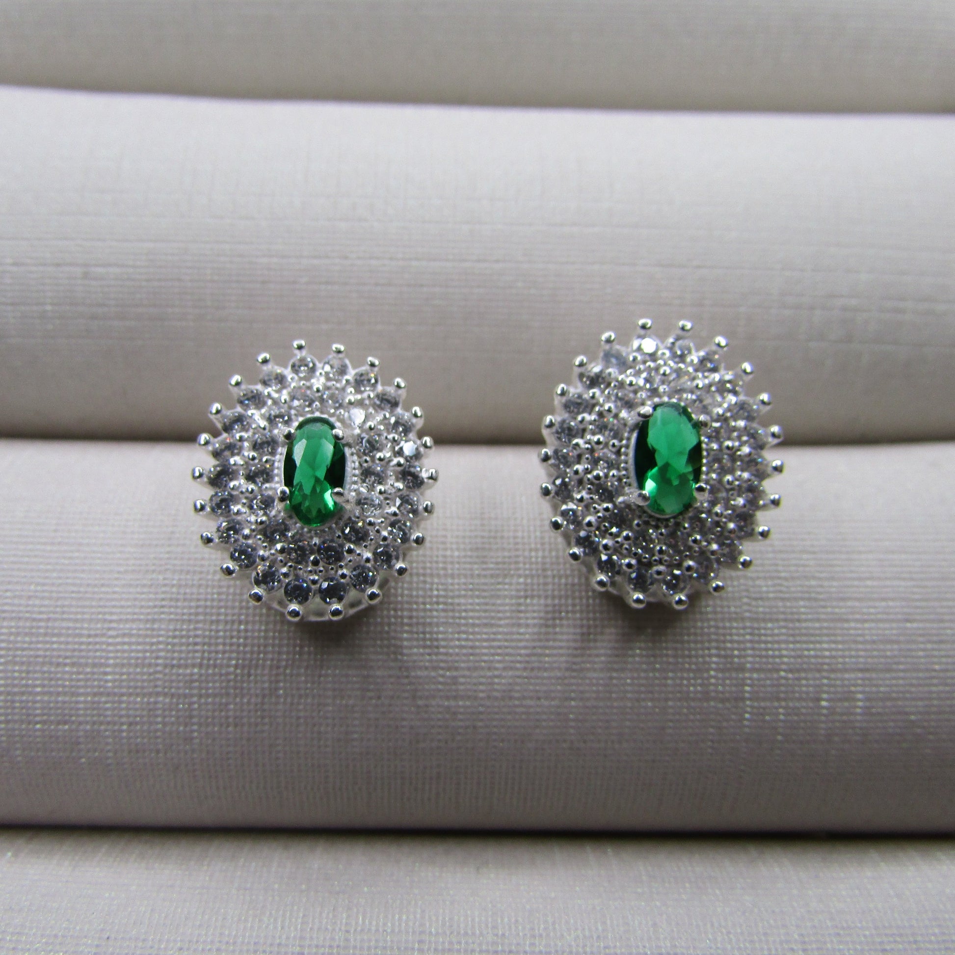 Brinco Redondo Luxo Zirconia Verde