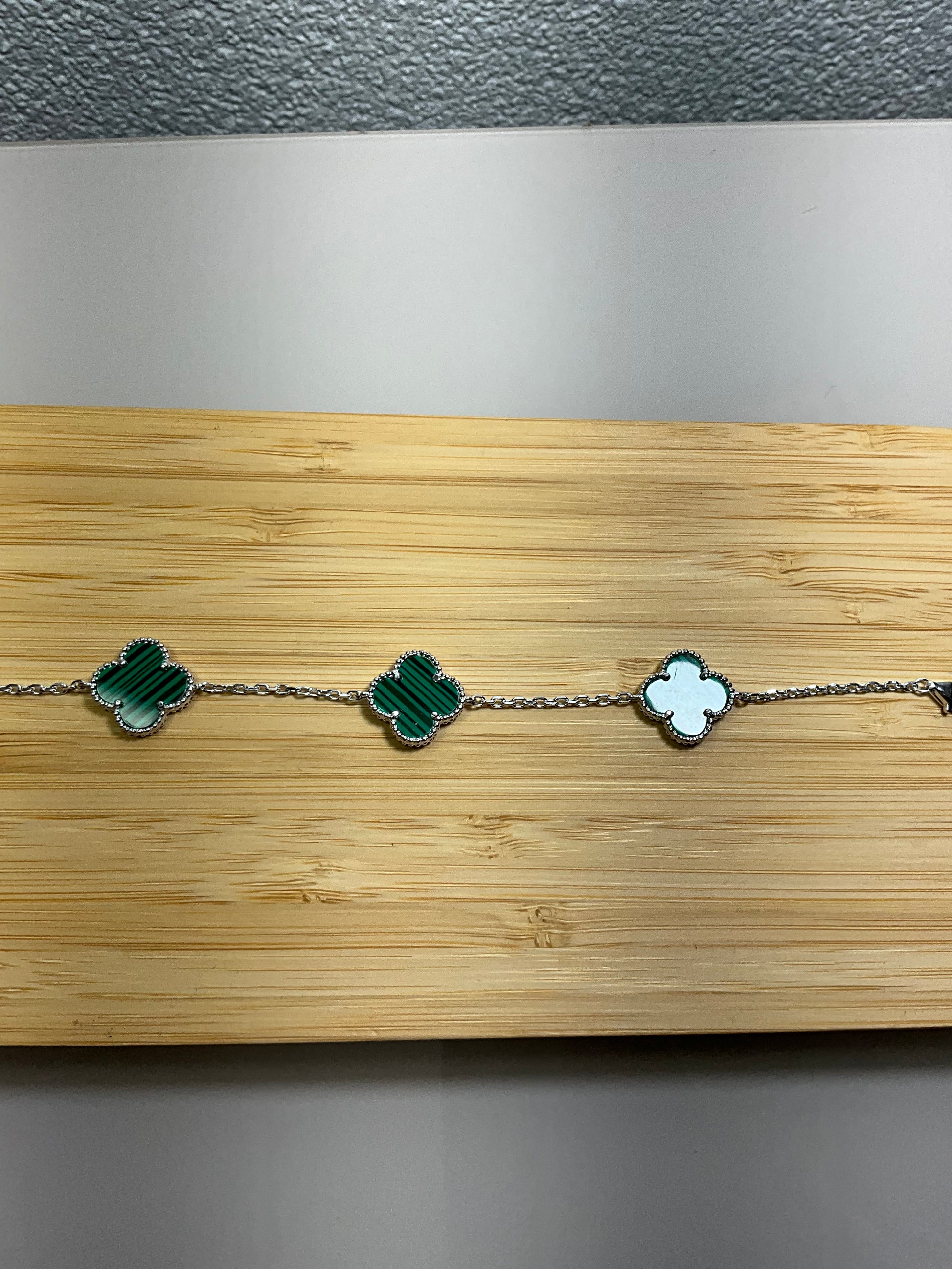 Pulseira Três Trevos Malaquita