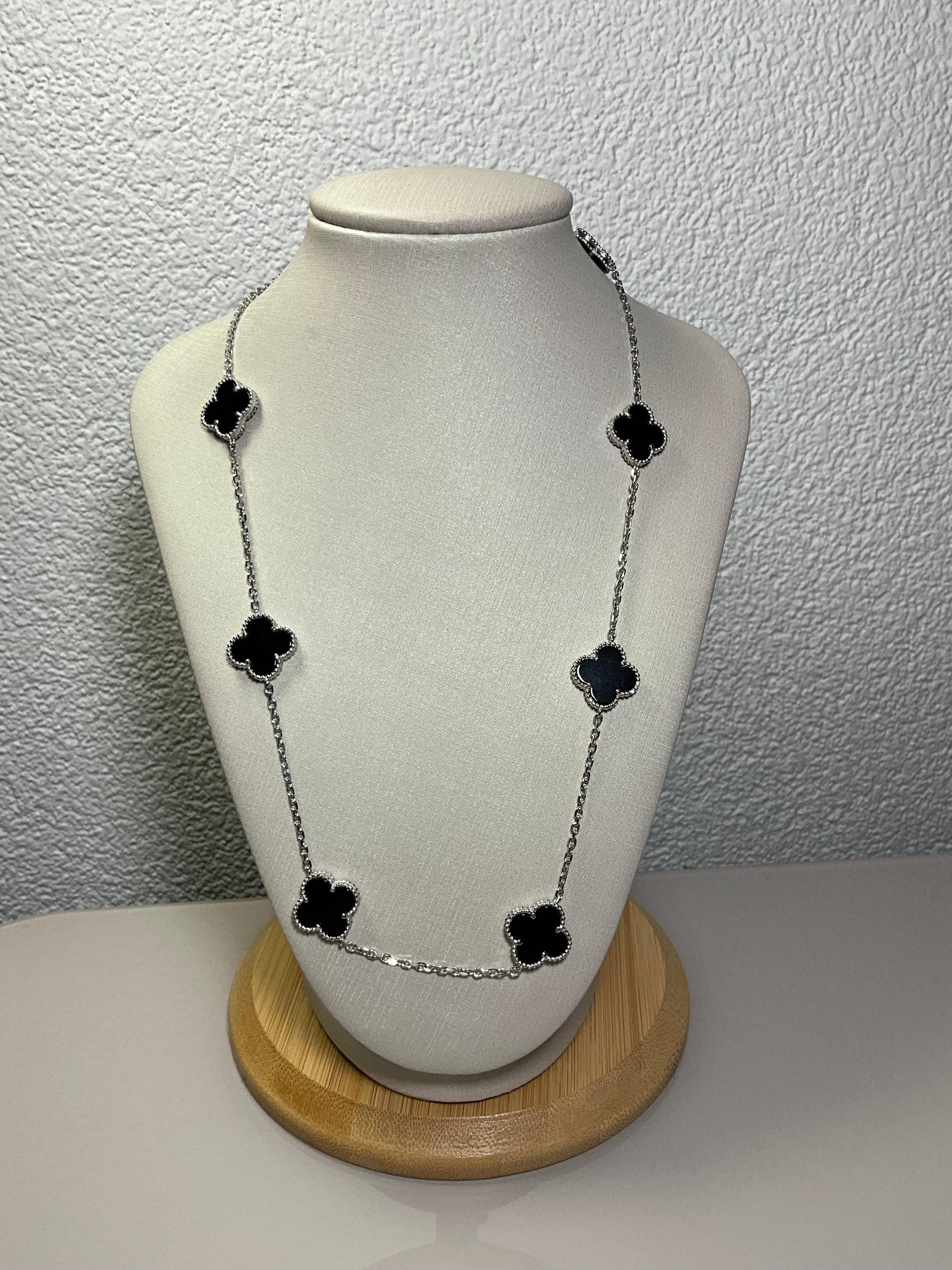 Colar Trevos Preto