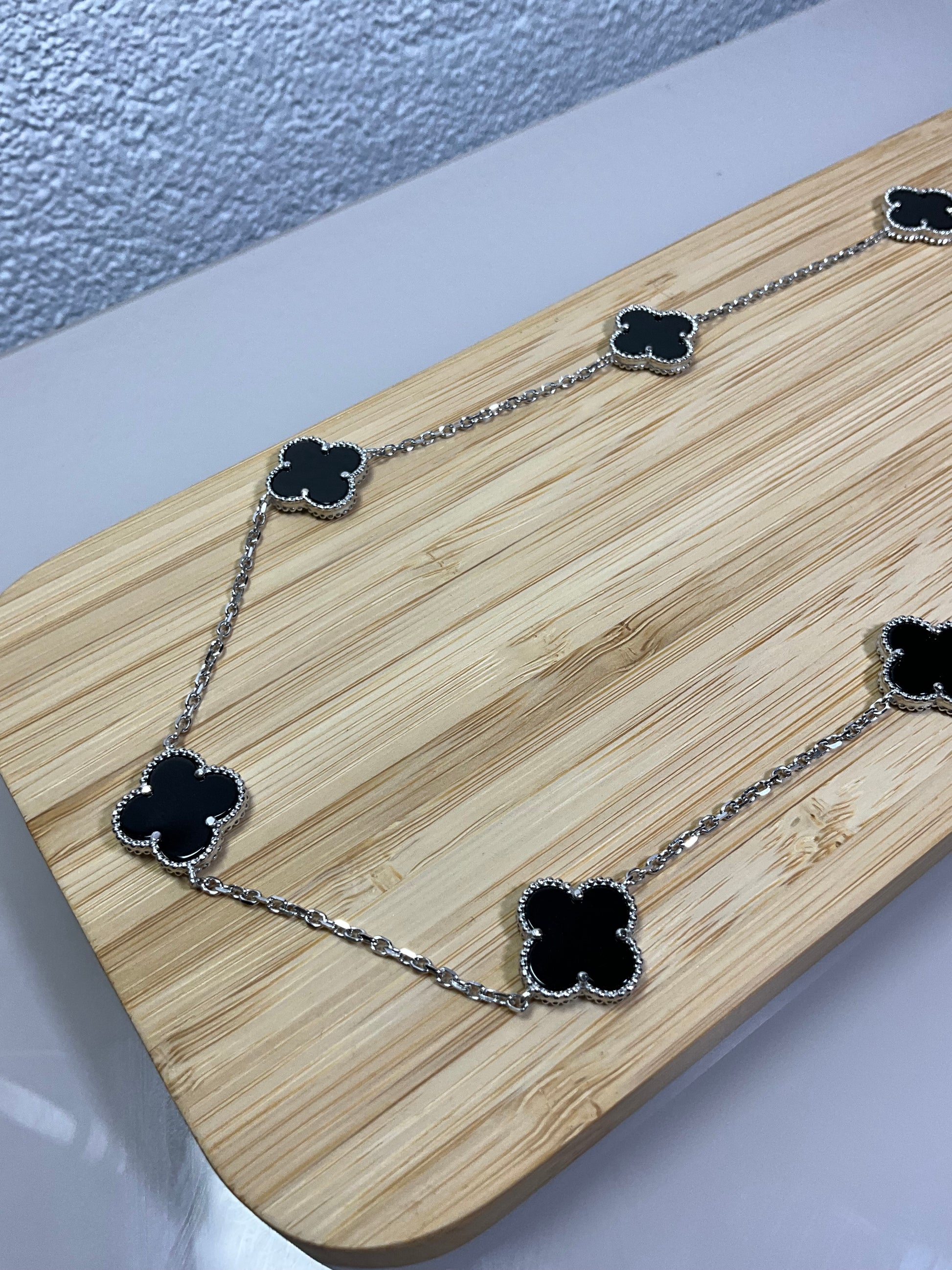 Colar Trevos Preto