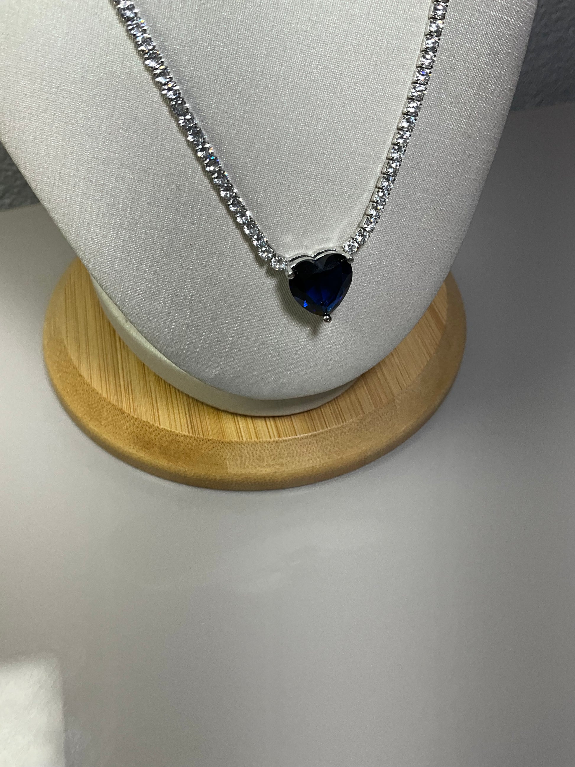 Colar Riviera Coração Zircônia Azul Grande