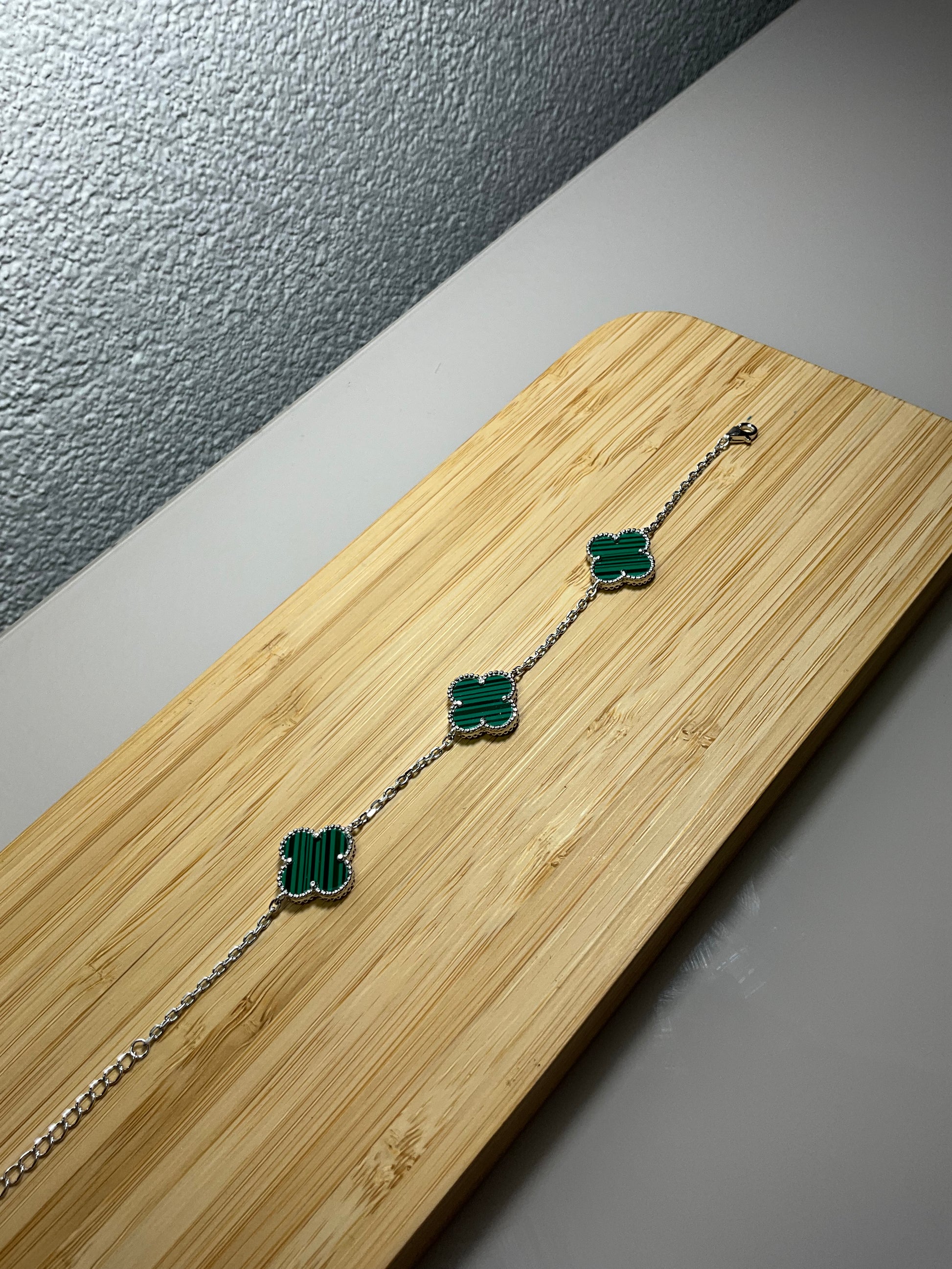 Pulseira Três Trevos Malaquita