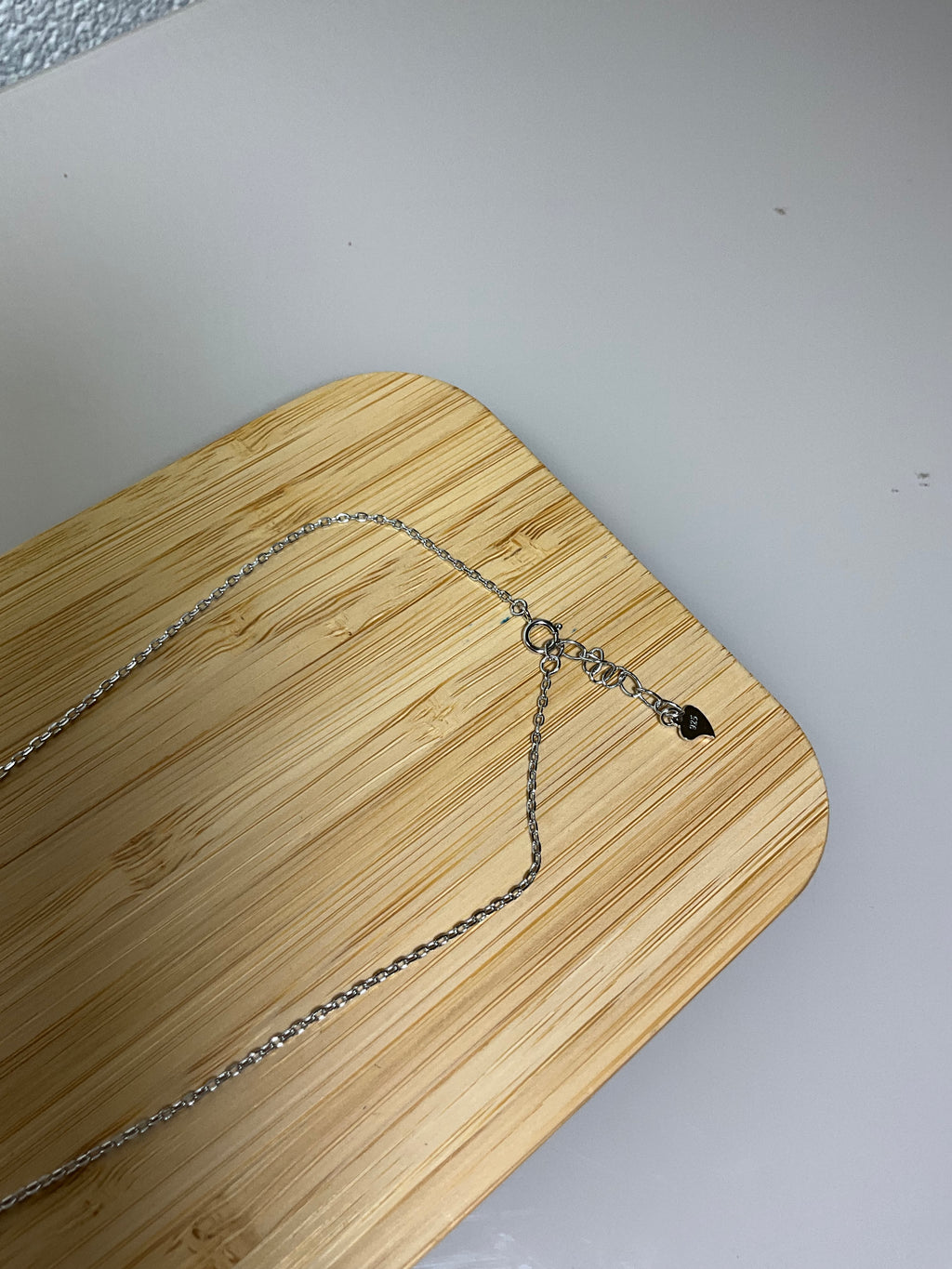 Colar Trevo Lateral Cravejada