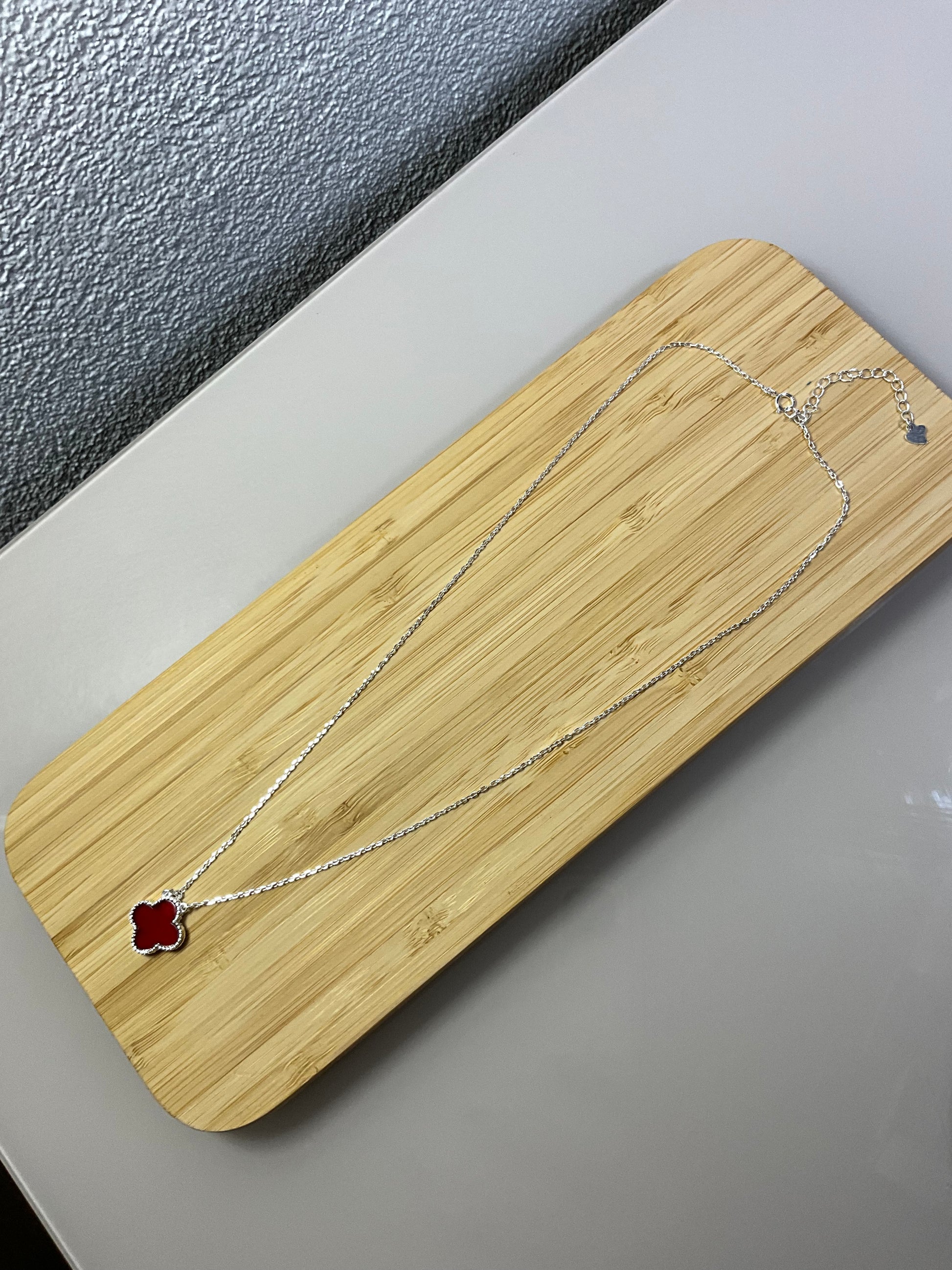 Colar Trevo Face Única Vermelho