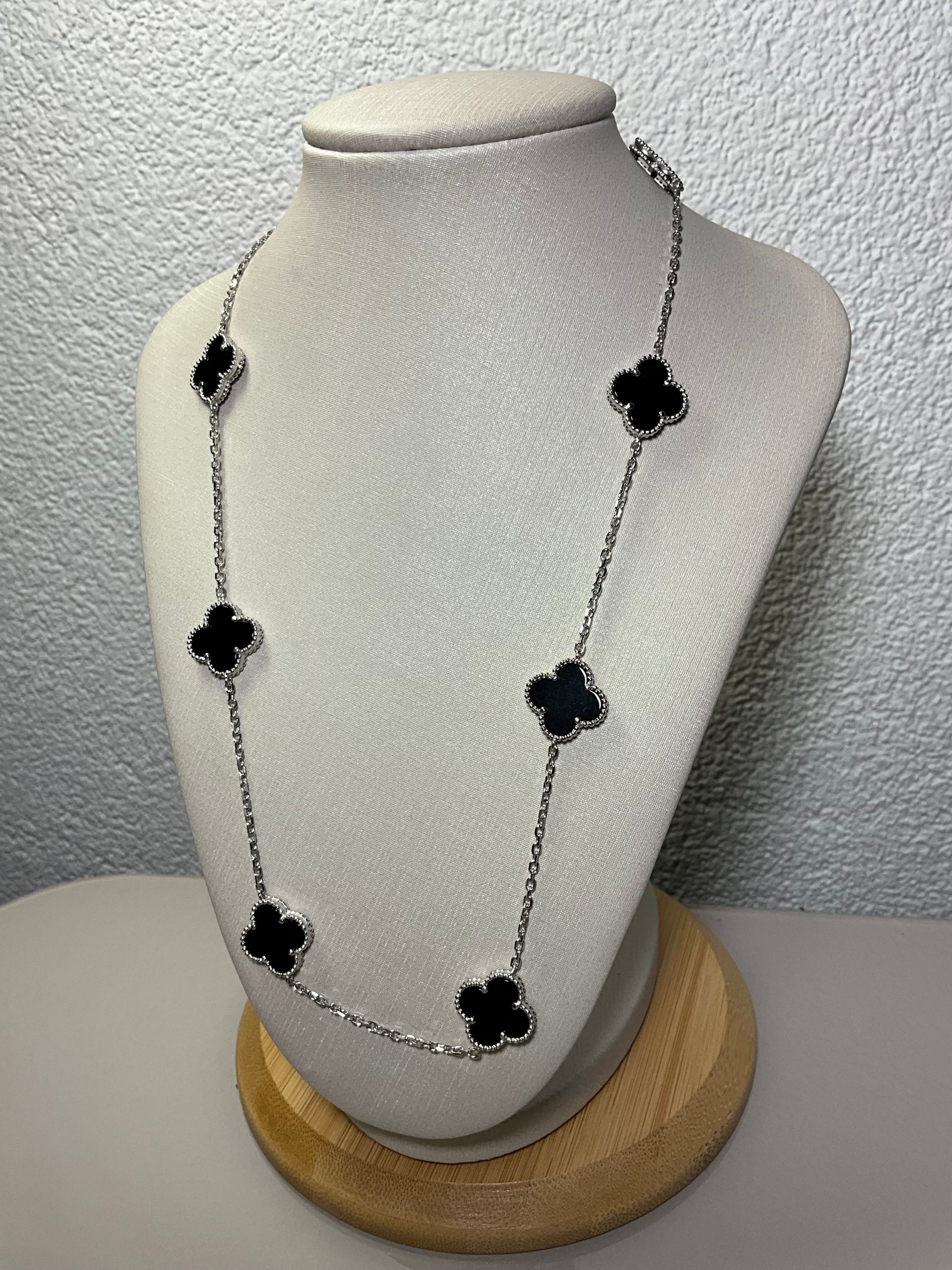 Colar Trevos Preto