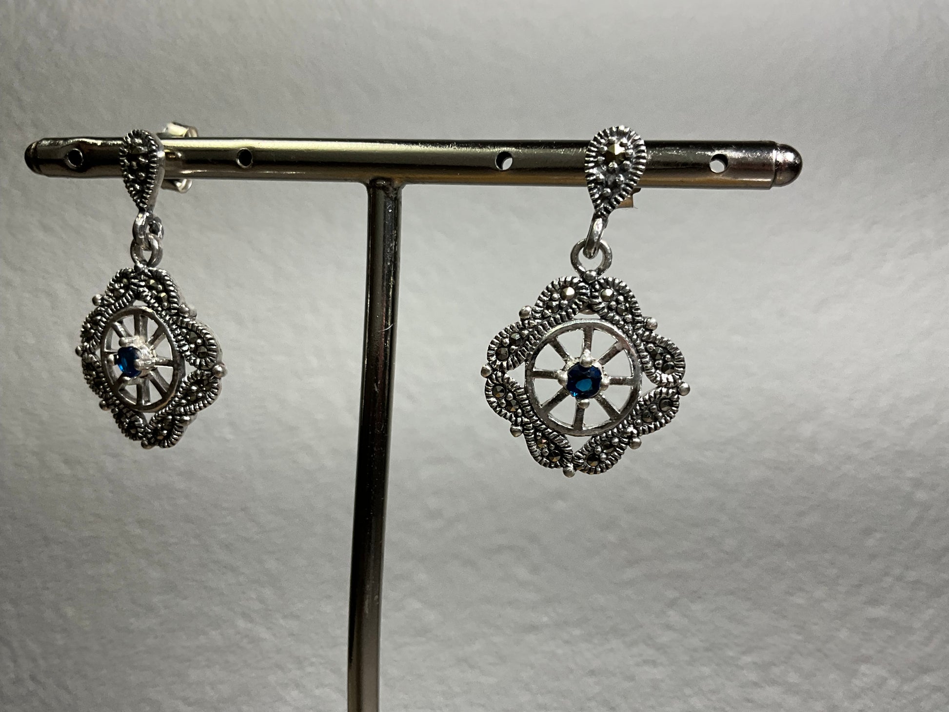 Brinco Mandala Marcassita e Zircônia Azul