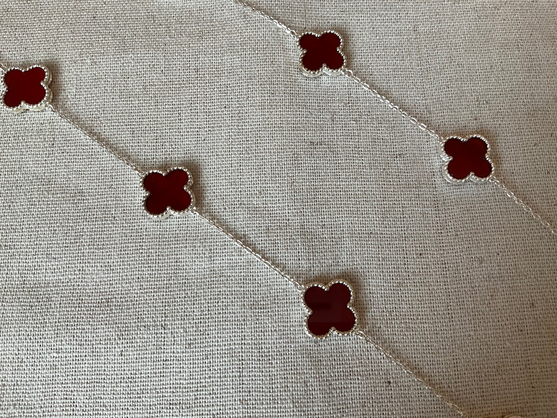 Colar Trevos Vermelho