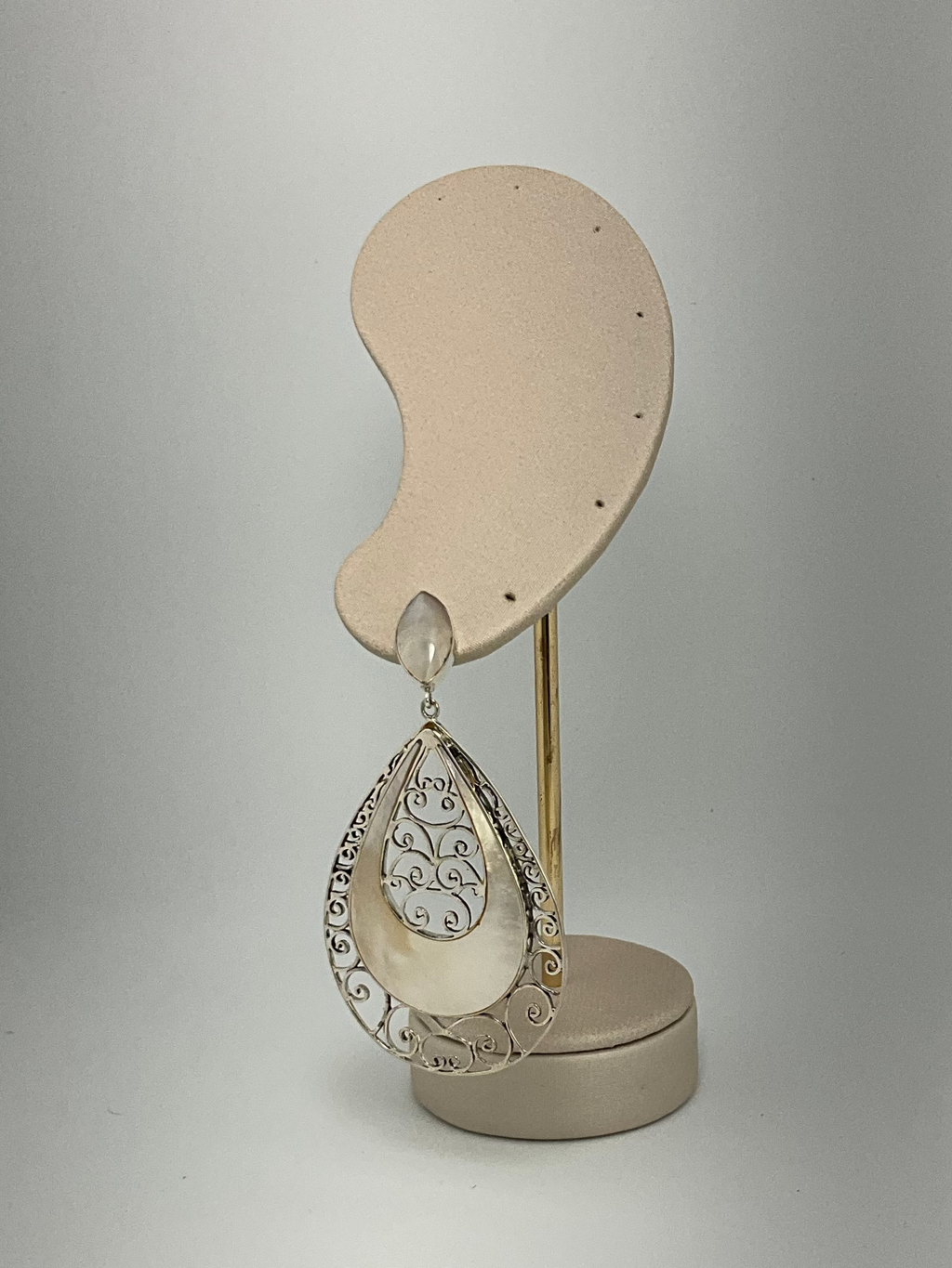 Brinco Gota Arabesco com Madrepérola