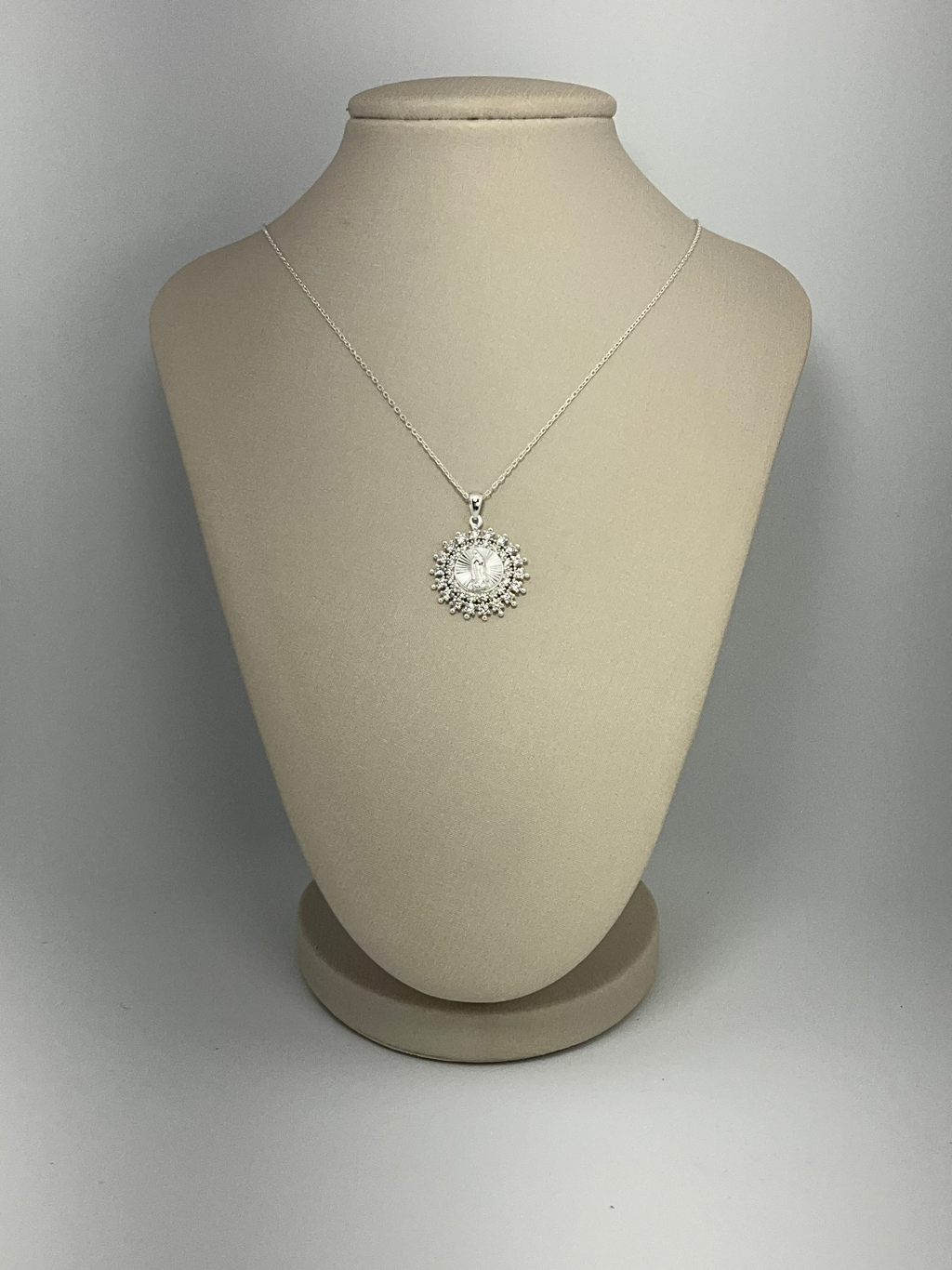 Colar Nossa Senhora Guadalupe com Lateral Cravejada com Zircônias