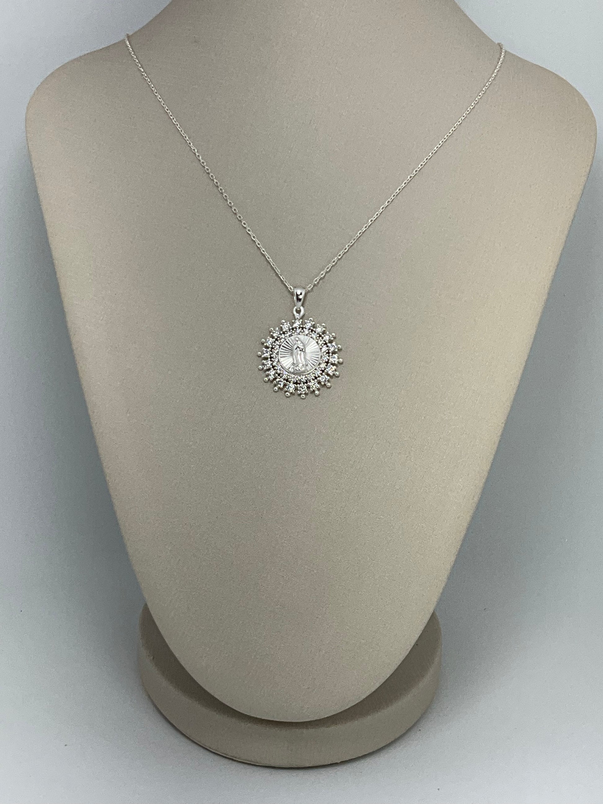 Colar Nossa Senhora Guadalupe com Lateral Cravejada com Zircônias