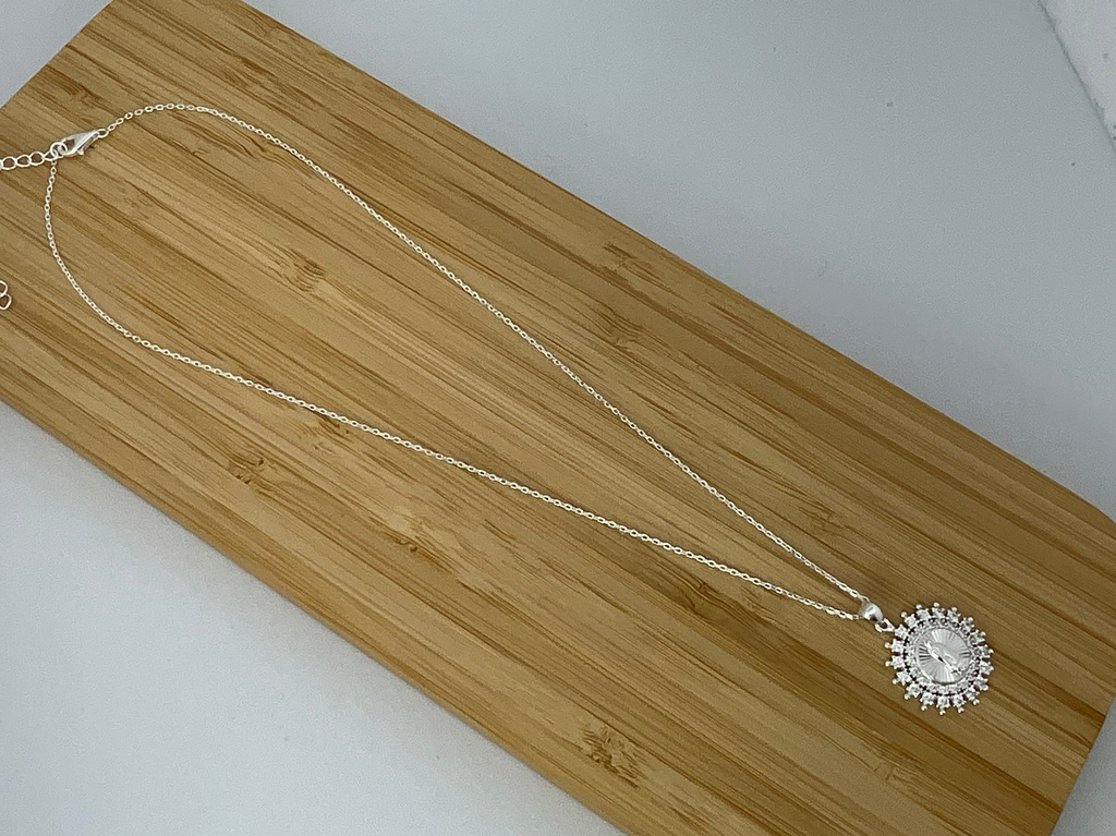 Colar Nossa Senhora Guadalupe com Lateral Cravejada com Zircônias
