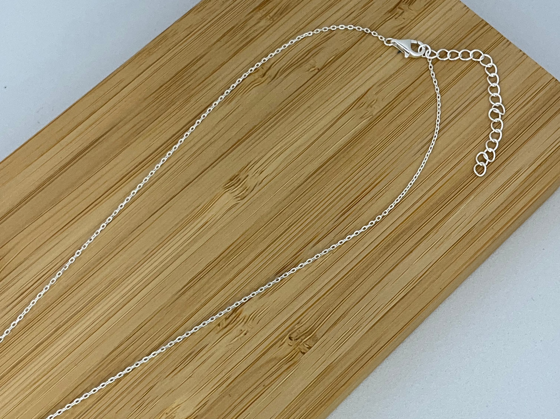 Colar Nossa Senhora Guadalupe com Lateral Cravejada com Zircônias