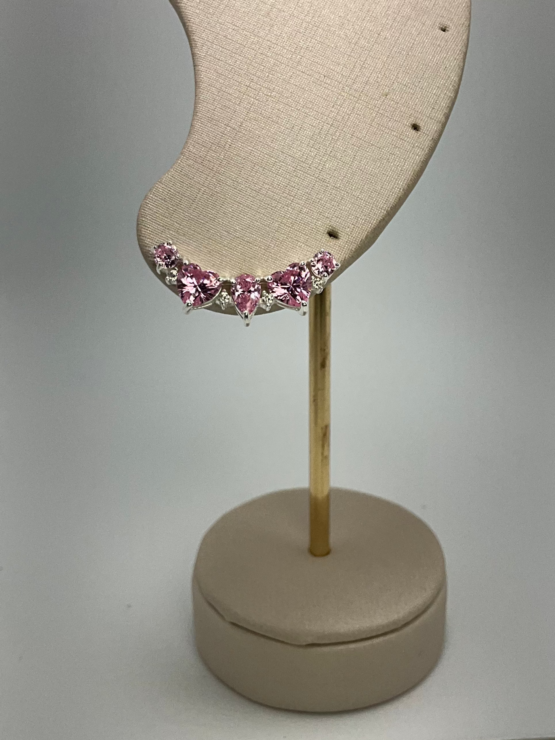 Ear Cuff Corações Zircônias Cor de Rosa