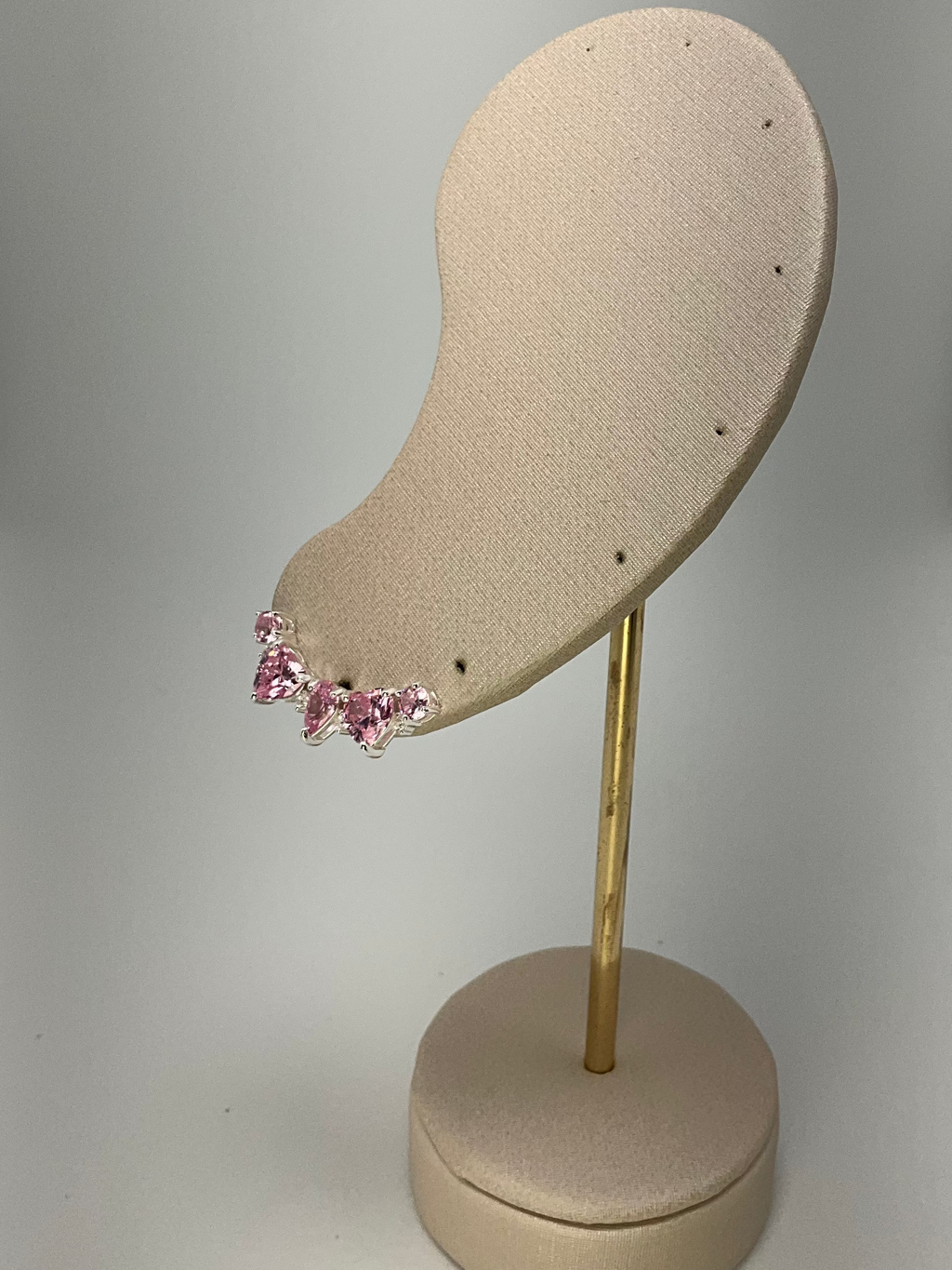 Ear Cuff Corações Zircônias Cor de Rosa