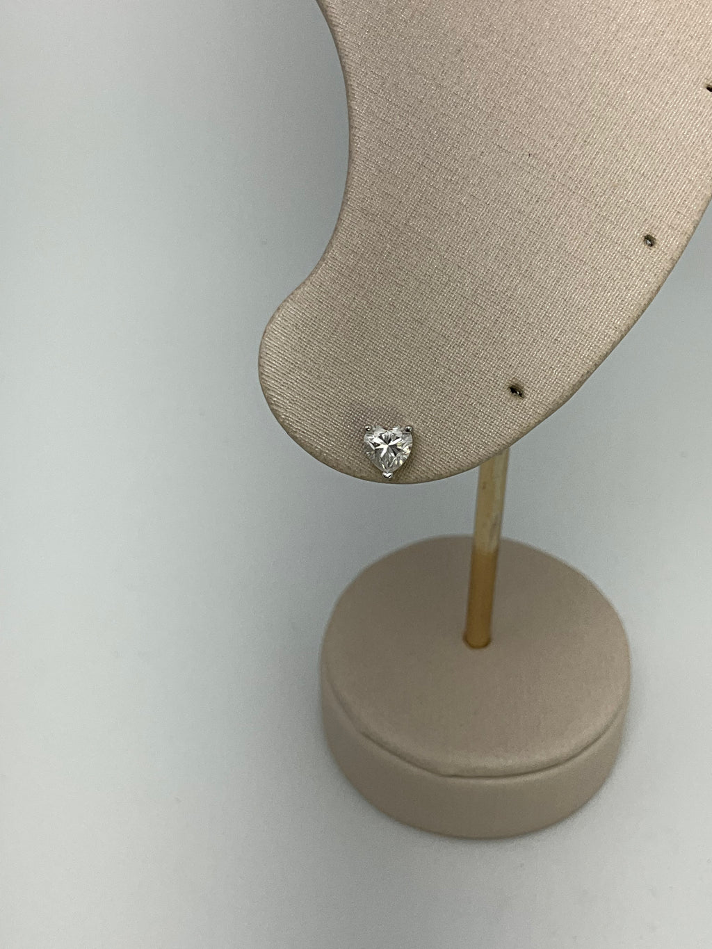 Brinco Ponto de Luz Coração Moissanite