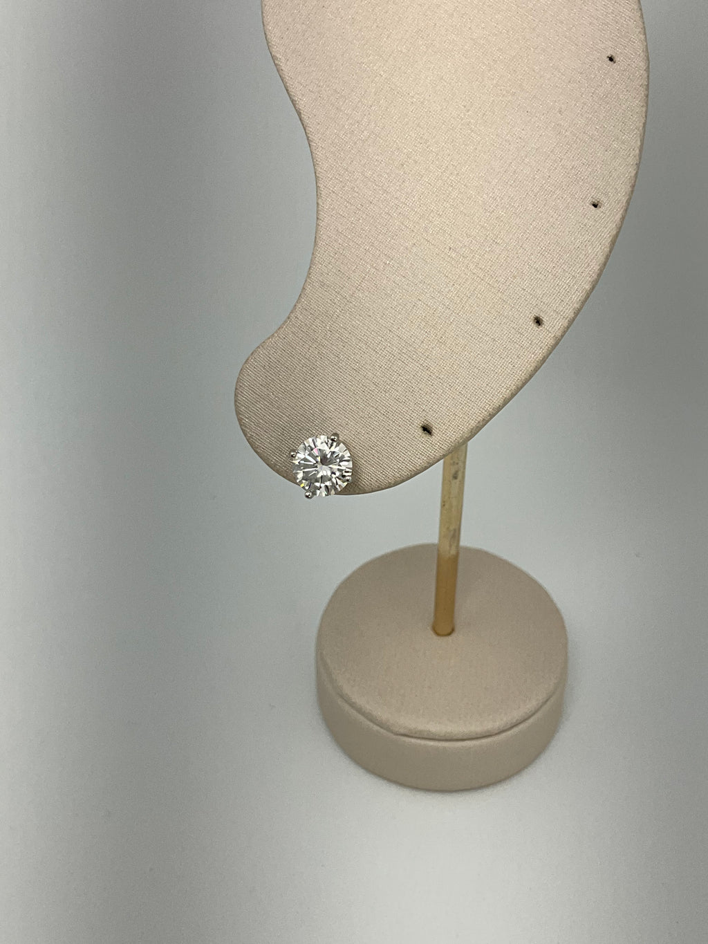 Brinco Ponto de Luz Moissanite 8mm