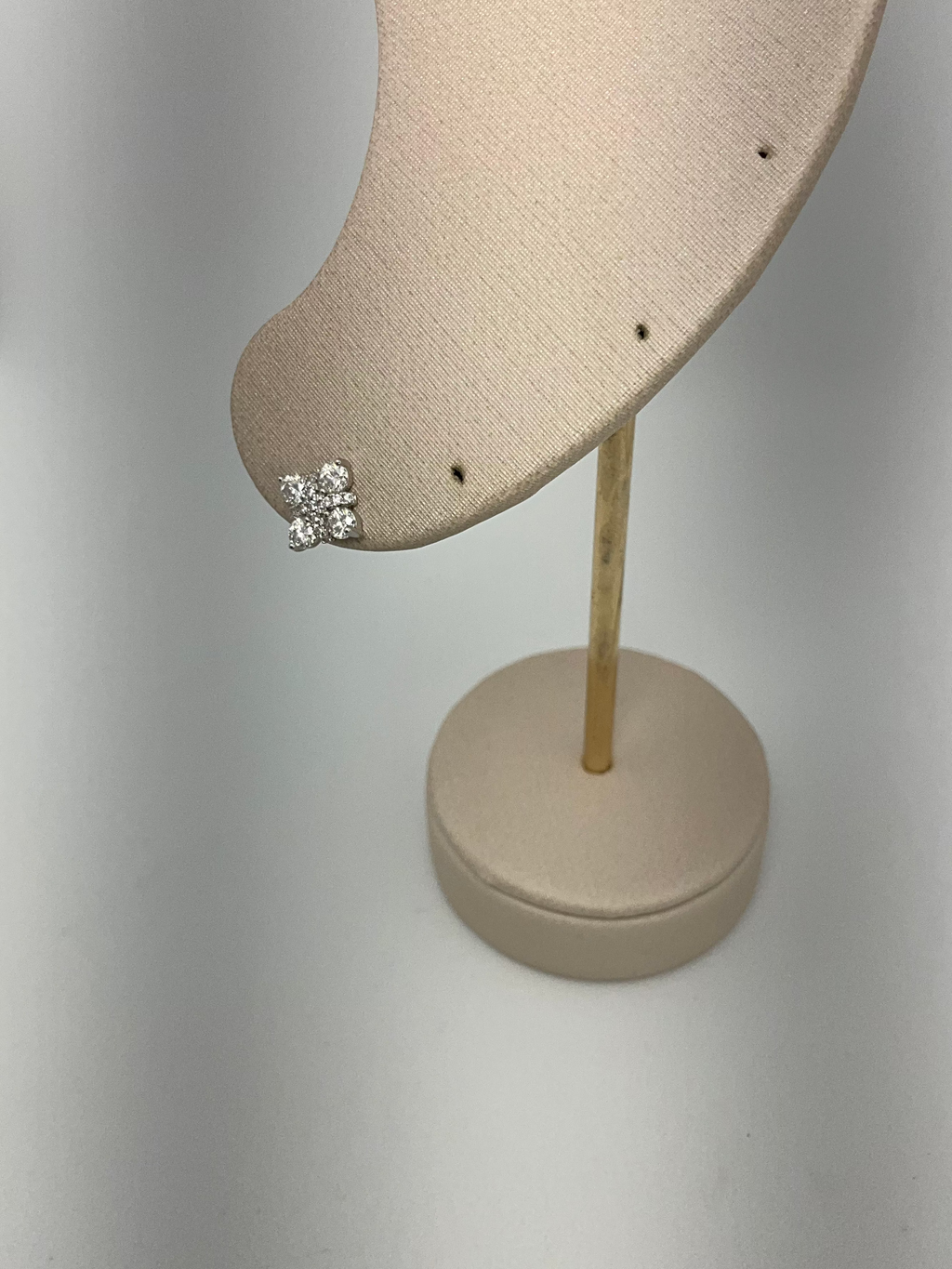Brinco Quadradinho Moissanite 3mm