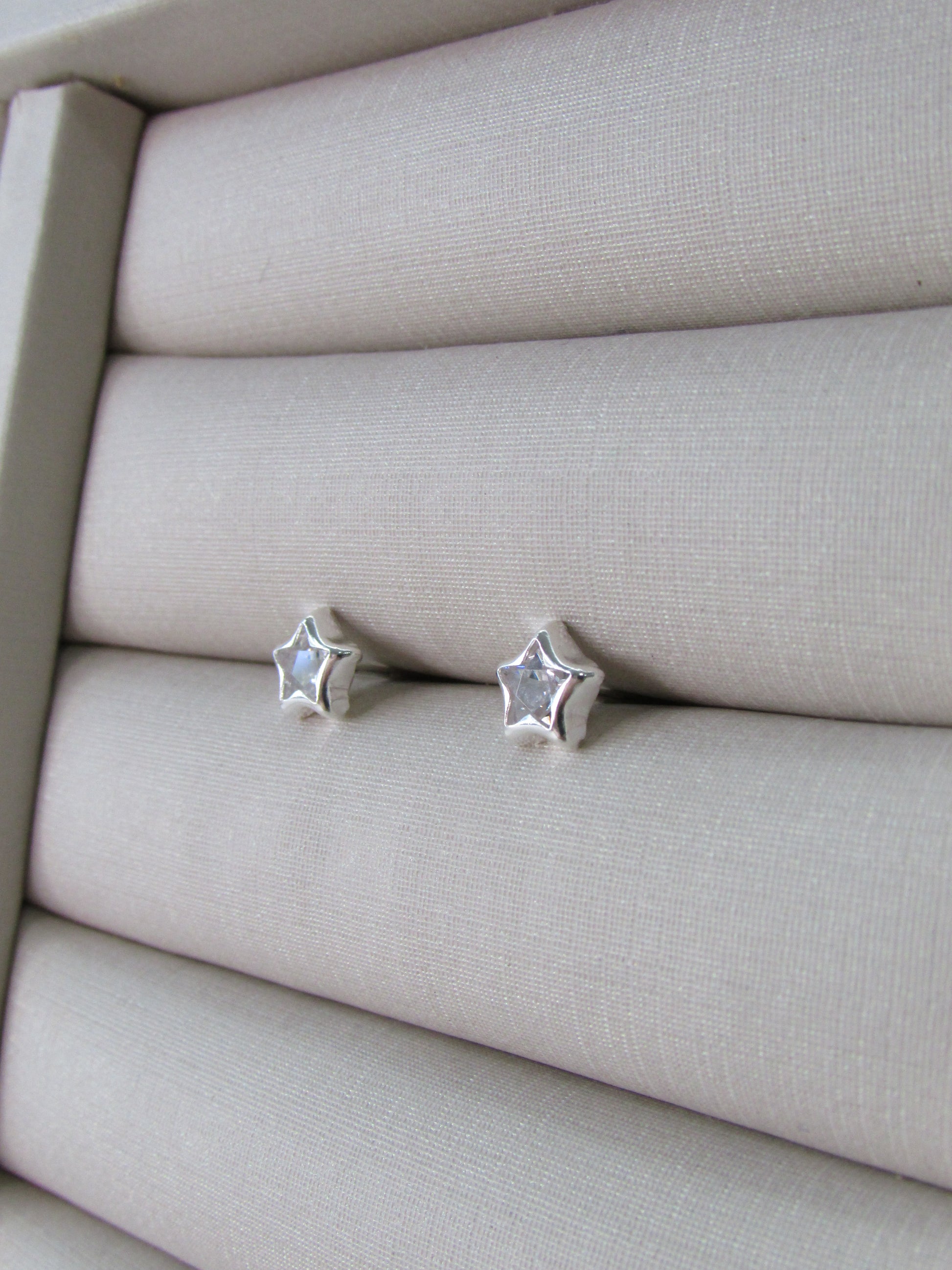 Brinco Delicado Estrela Zircônia Cristal