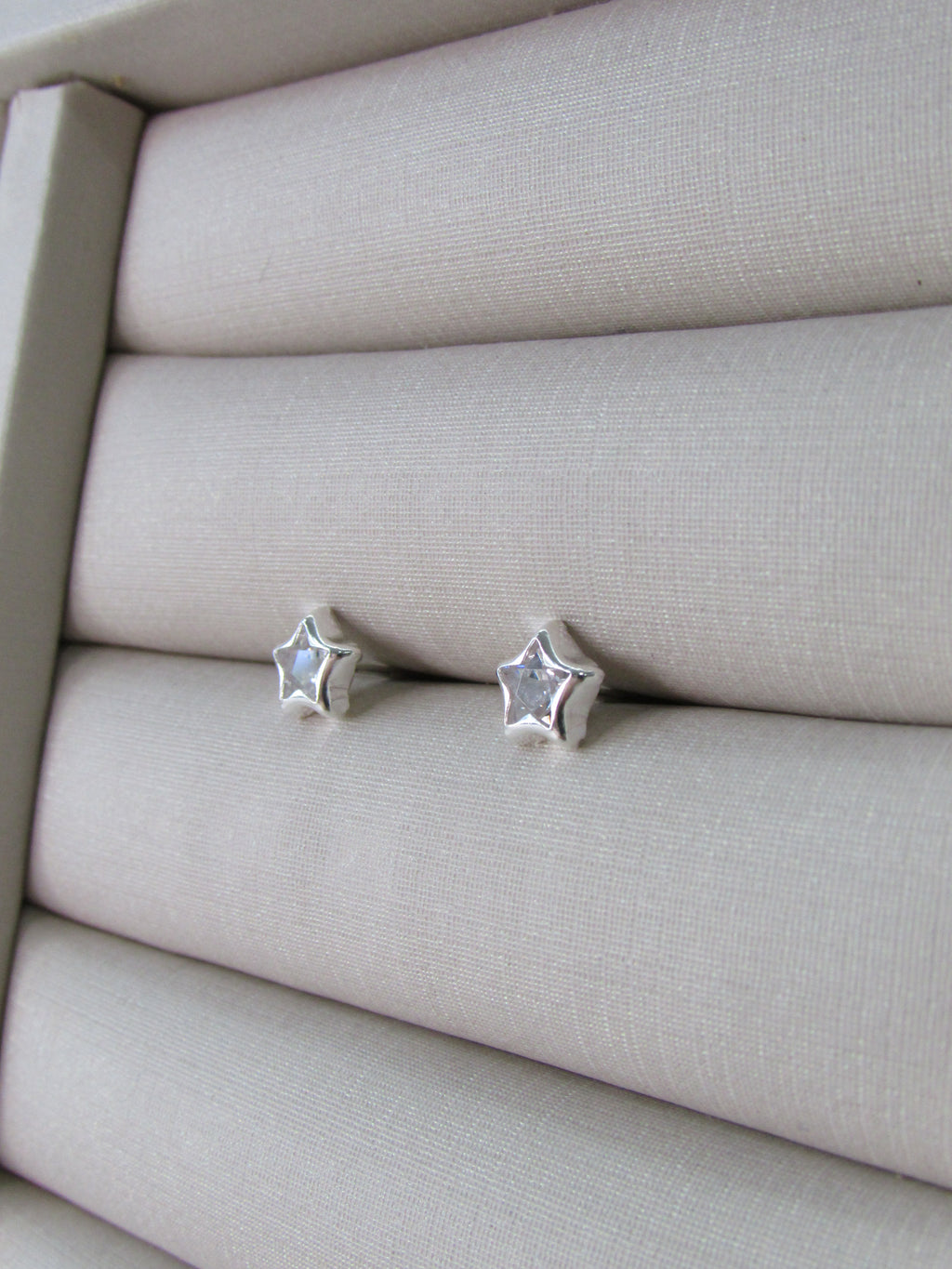 Brinco Delicado Estrela Zircônia Cristal