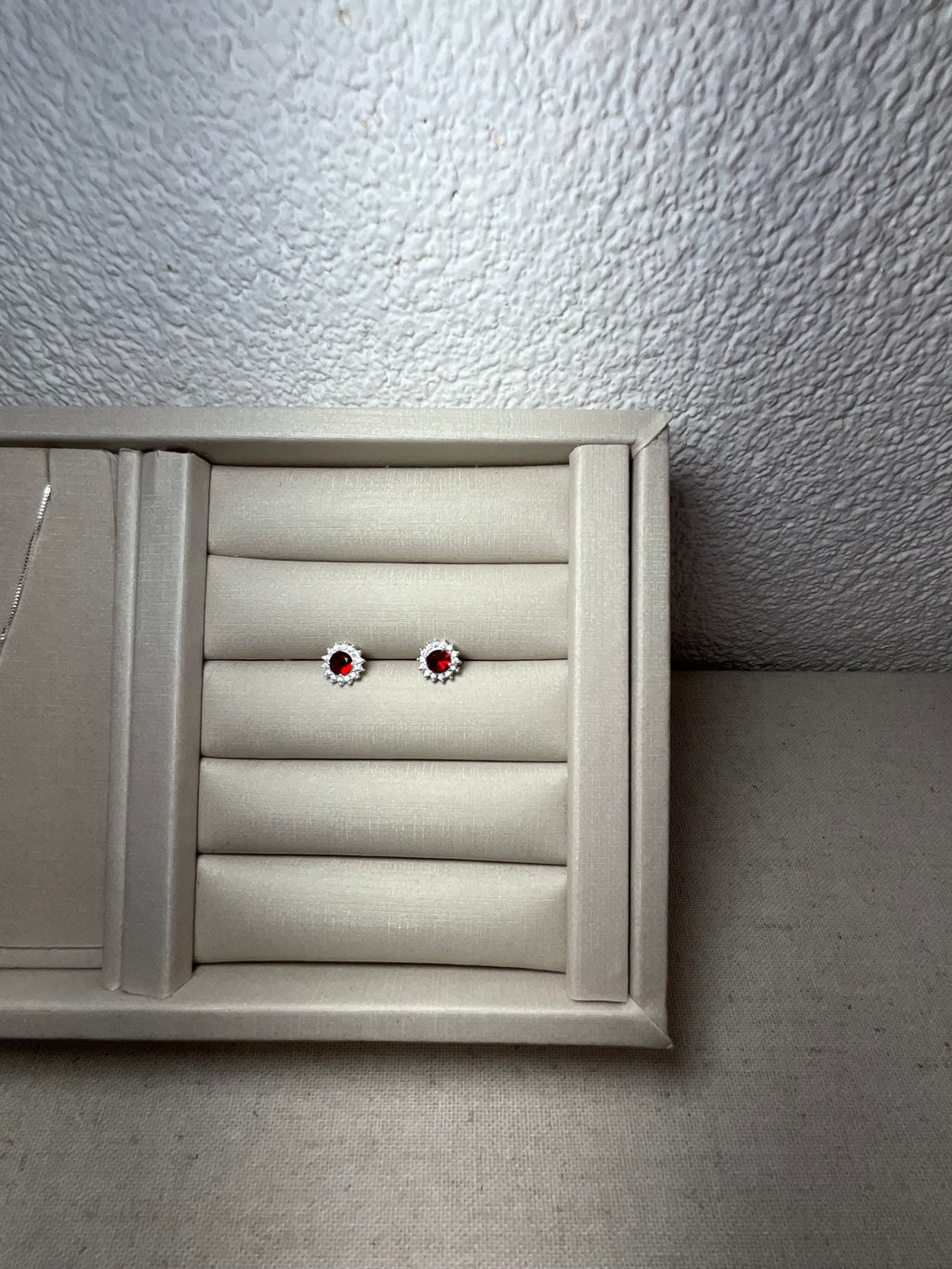 Conjunto Redondo Zircônias Vermelho