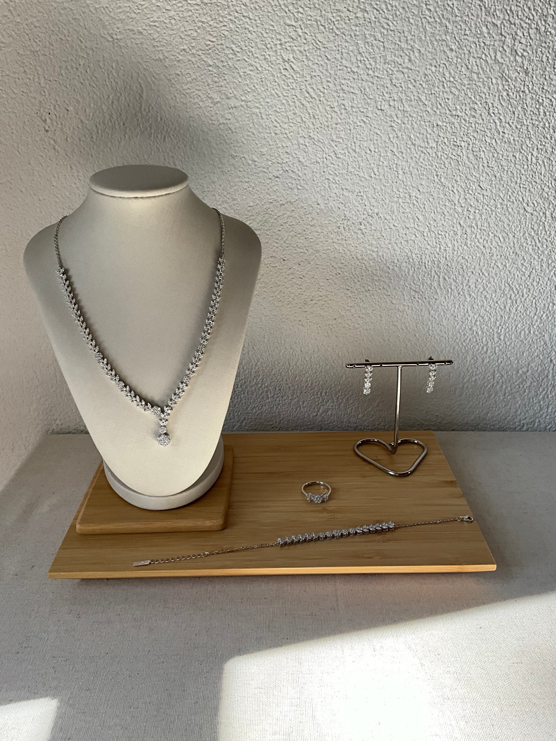 Conjunto Cravejado Flores e Folhas