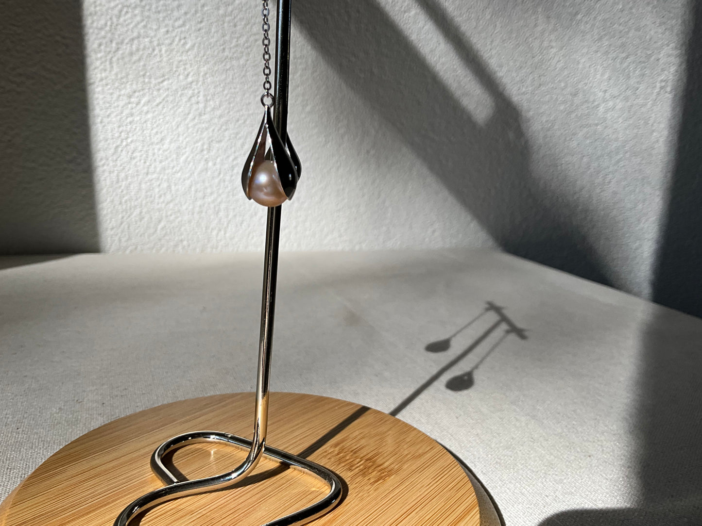 Brinco Pendente Gota com Pérola