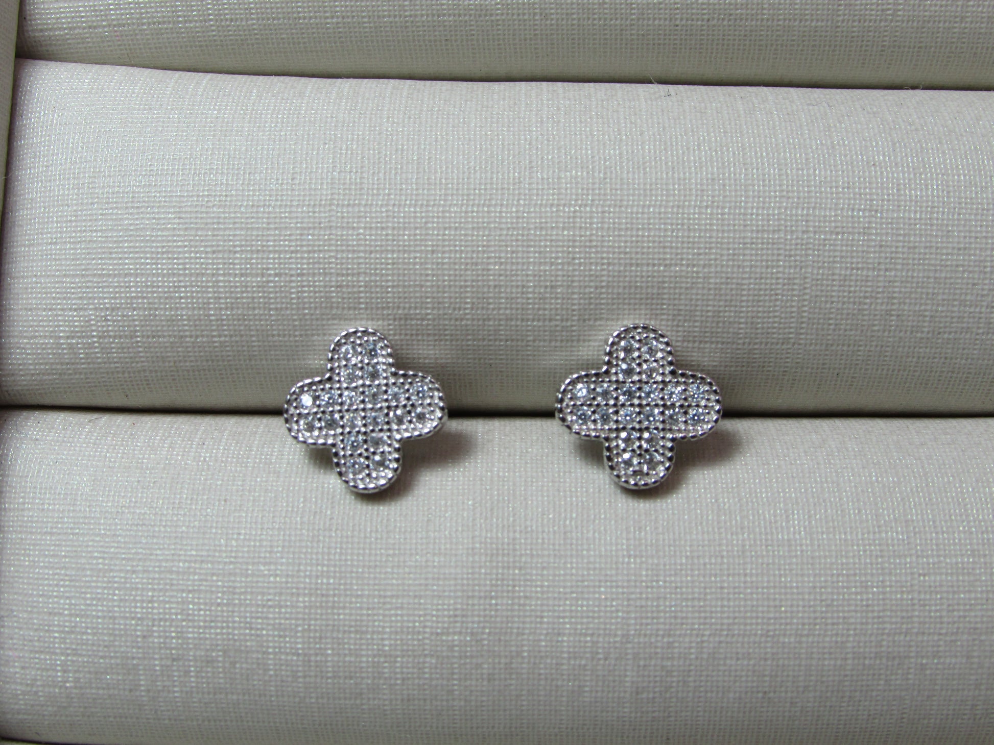 Brinco Flor Cravejada Com Zircônas