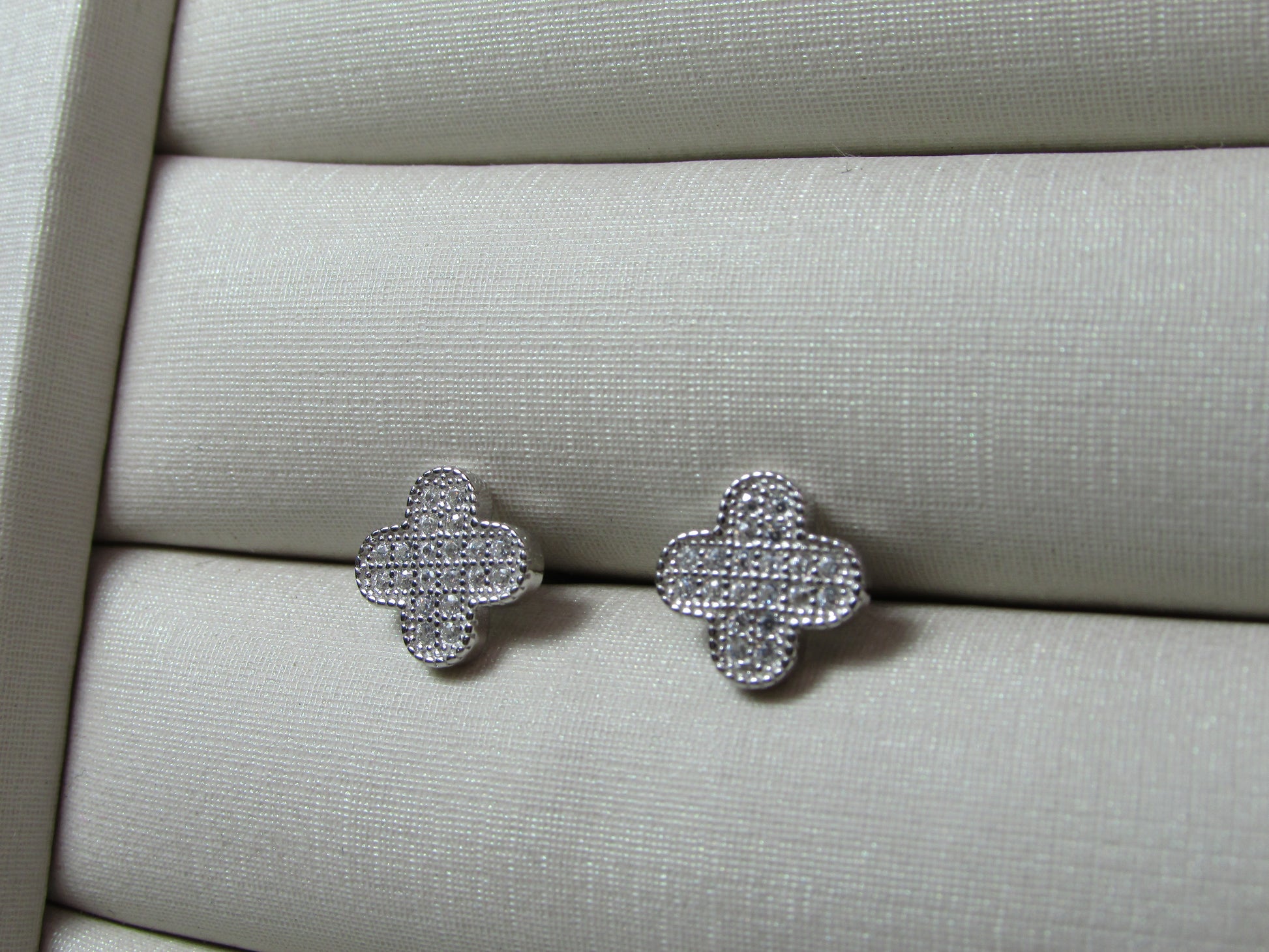 Brinco Flor Cravejada Com Zircônas