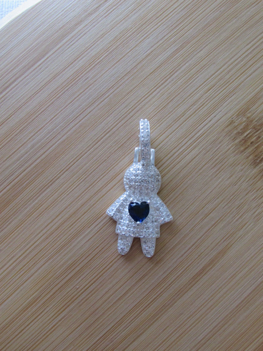 Pingente Menino Cravejado com Micro Zircônias Cristal e Coração Zircônia Azul