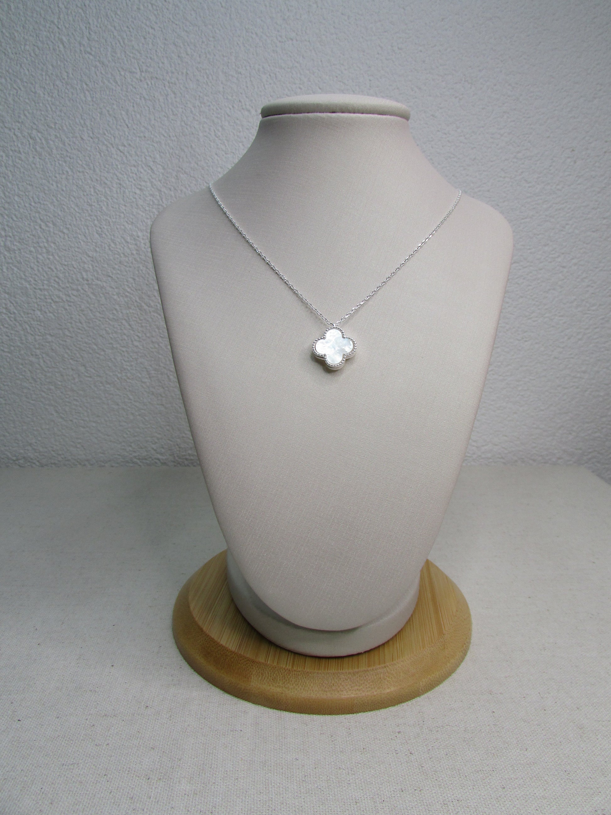 Colar Flor Dupla Face Com Madrepérola e Zircônia