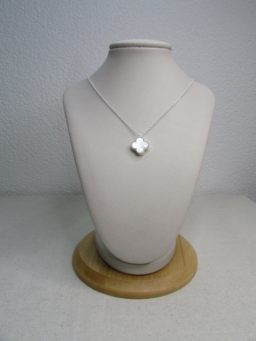 Colar Flor Dupla Face Com Madrepérola e Zircônia
