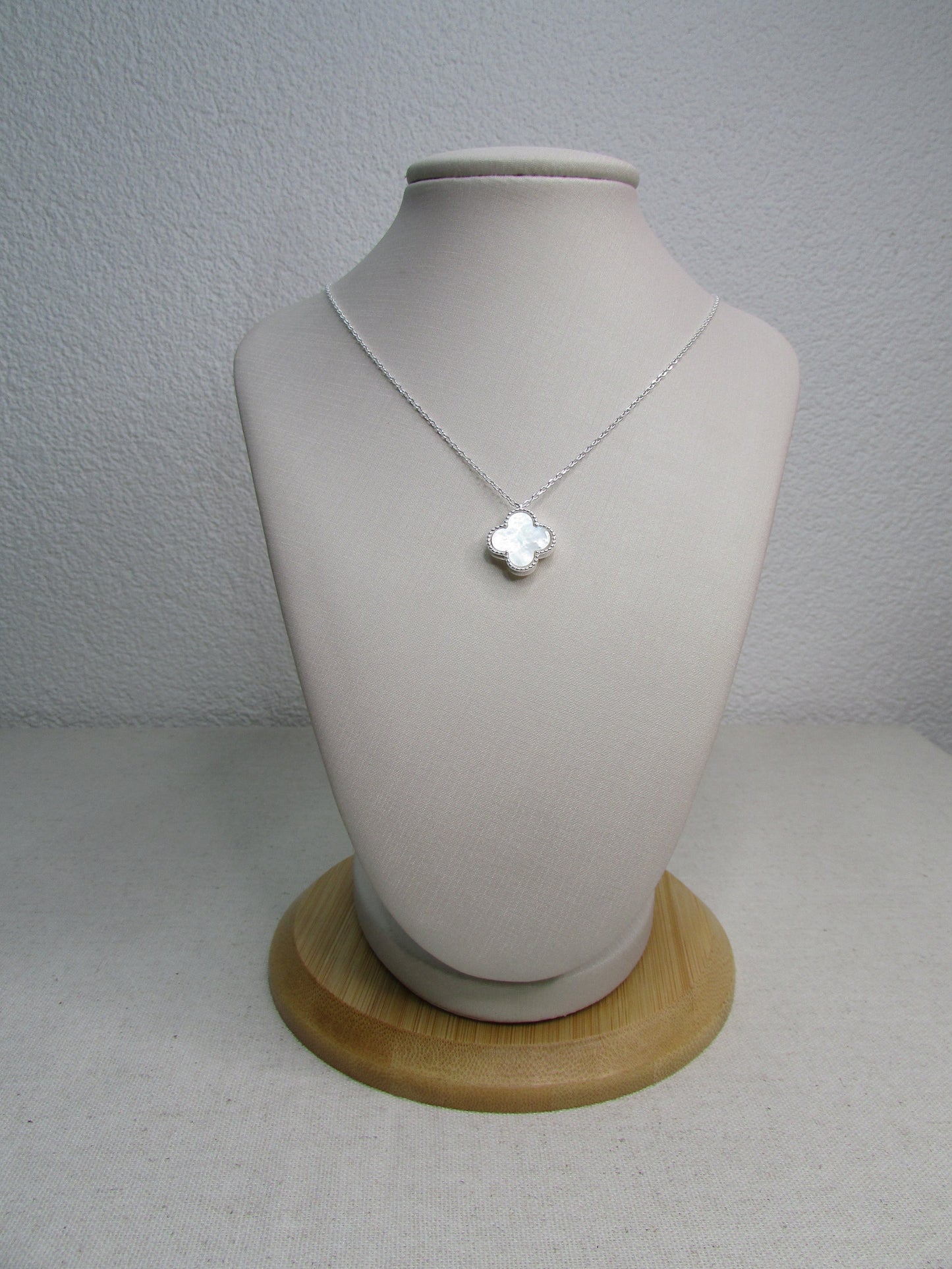 Colar Flor Dupla Face Com Madrepérola e Zircônia
