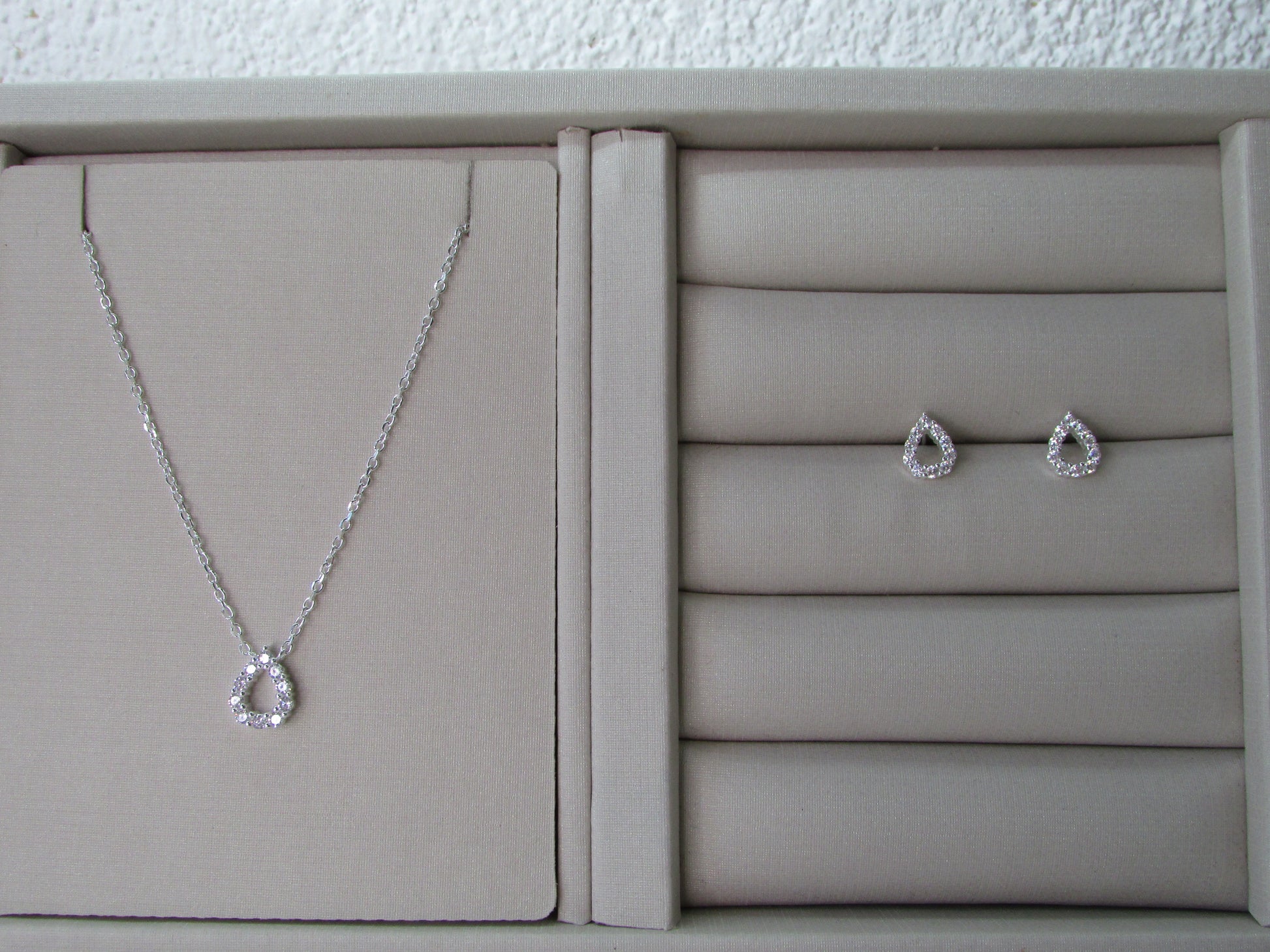 Conjunto Gota Vazada Cravejada