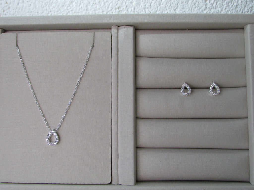 Conjunto Gota Vazada Cravejada