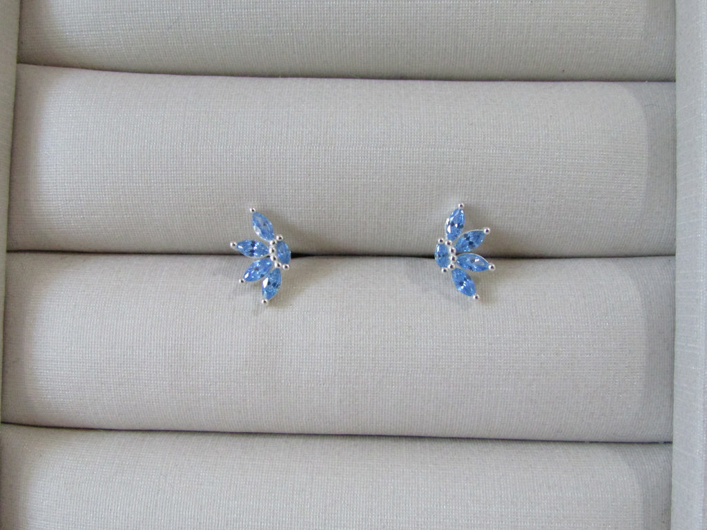 Brinco Meia Flor Zircônias Azuis