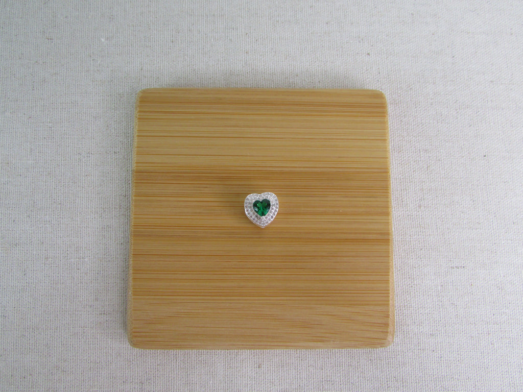 Pin Click Coração Zircônia Lateral Cravejada