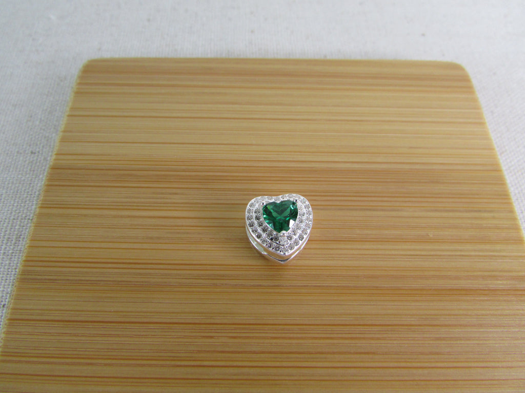 Pin Click Coração Zircônia Lateral Cravejada